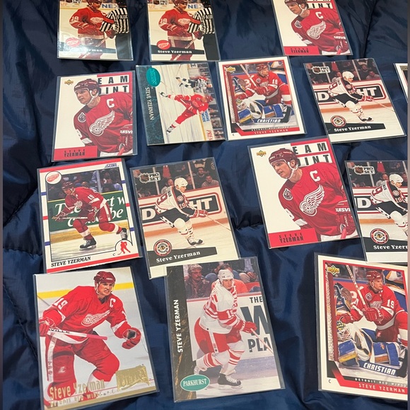 Steve Yzerman Hockey Cards - Picture 3 of 3